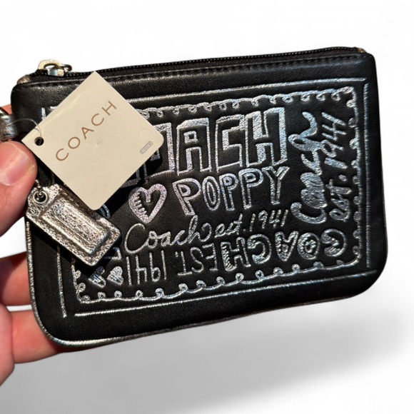 Coach - Brand New - Black and White Graffiti Poppy Wristlet - Picture 8 of 9